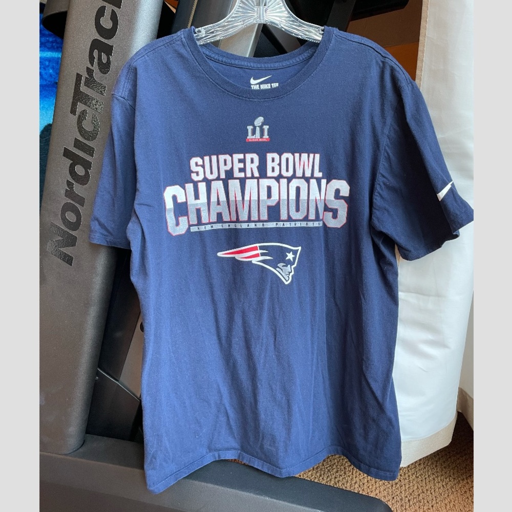 Patriots short sleeve tee from nike size large